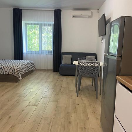Four Rooms Apartments Cherkasy Exterior photo
